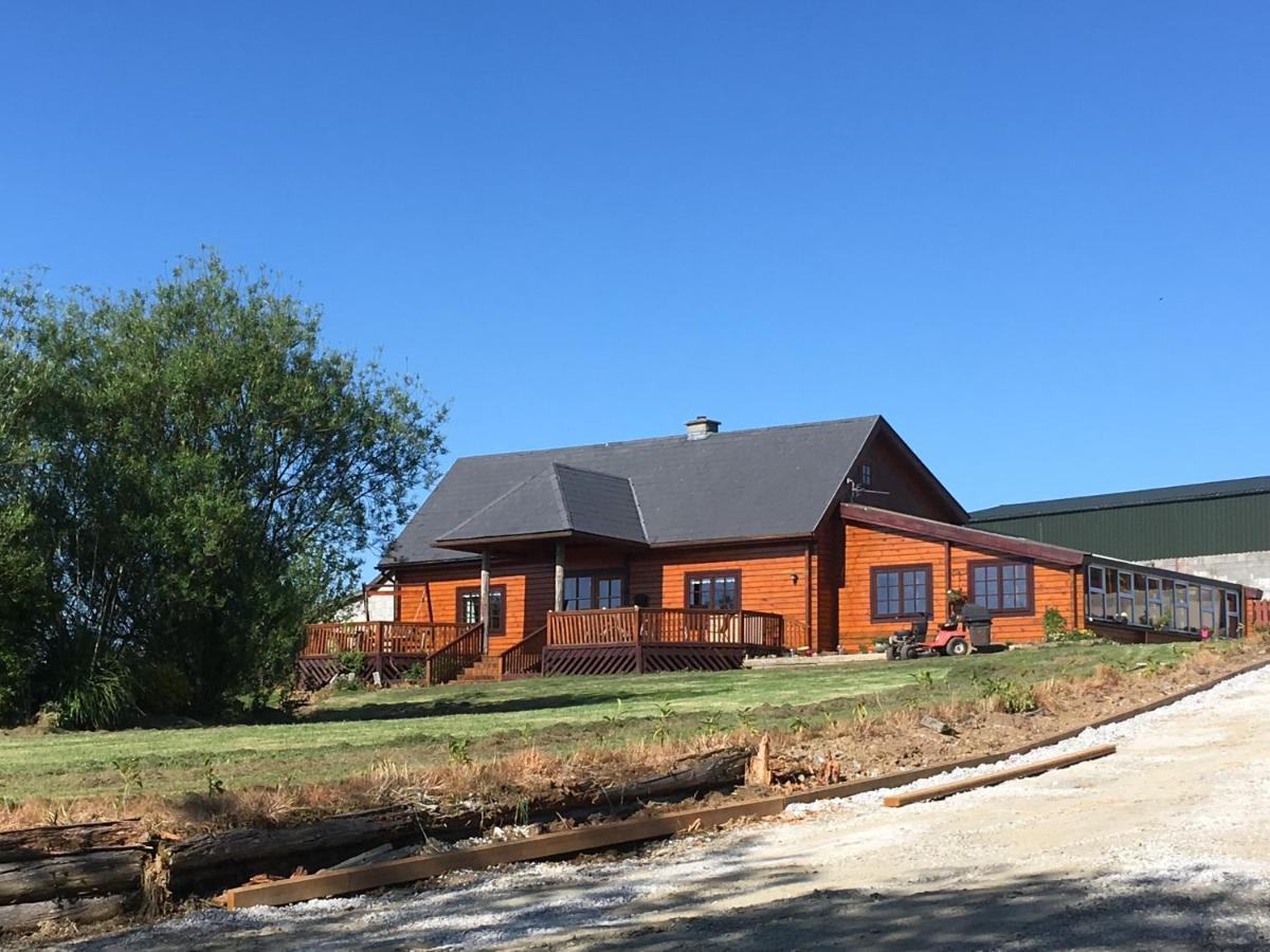 Log House Hideaway Villa Johnswell Exterior photo