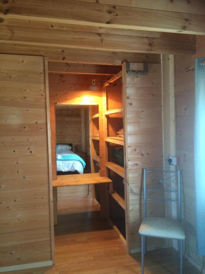 Log House Hideaway Villa Johnswell Exterior photo